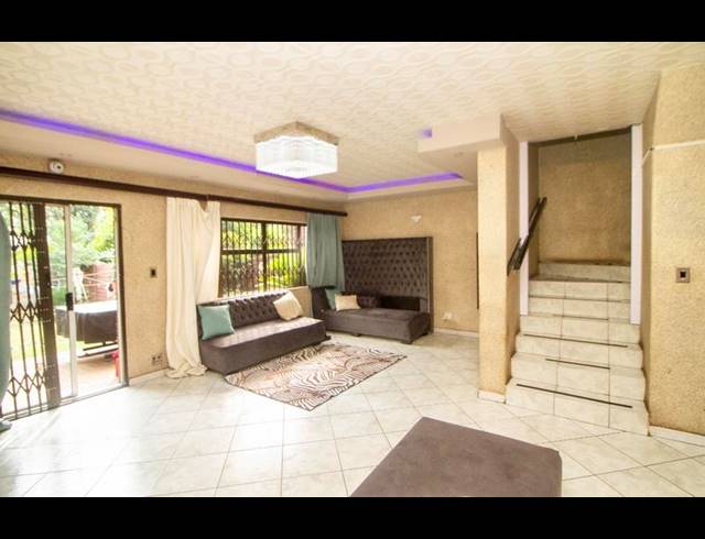 3 BEDROOM DUPLEX FOR SALE IN MEADOWBROOK